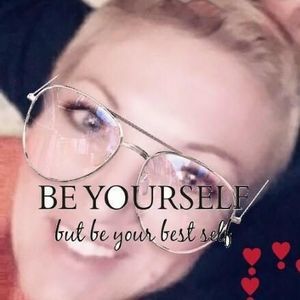 Meet your Posher, Crystal